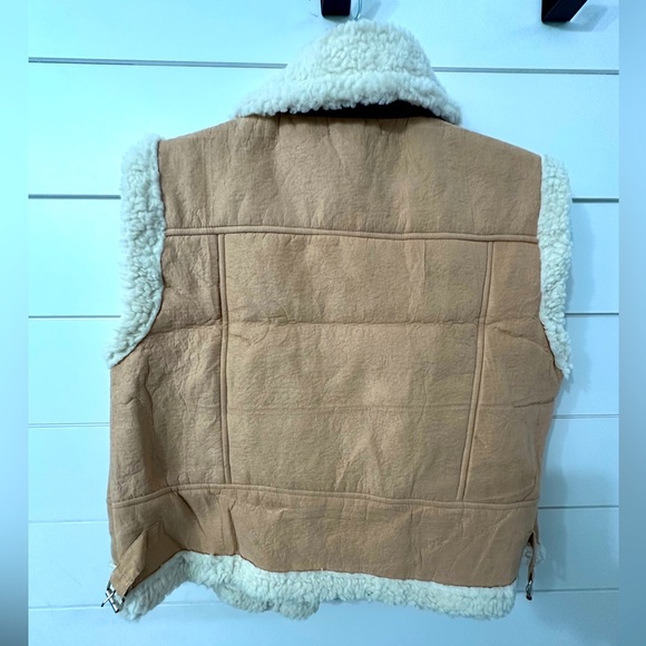 NWT. Lrg. 12th Tribe Sherpa Vest - Picture 6 of 9